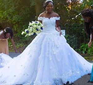 Laço Branco Vestidos no casamento africano fora do ombro frisado cristais apliques design de luxo de renda vestidos nupciais vestidos p83