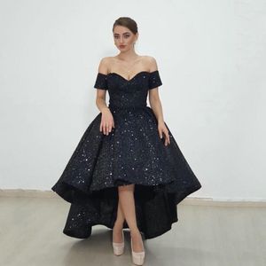 Saoedi-Arabische sexy zwarte sprankelende hoge lage galajurken off-shoulder lieverd formele lovertjes avondfeestjurk dame gala robe de soiree op maat gemaakt