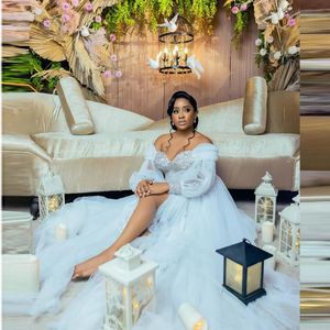 Afrikan A Line Bröllopsklänning Sida Split Off The Shoulder Beading Bridal Gowns 2022 Spring Tulle Dress Vestido de Novia