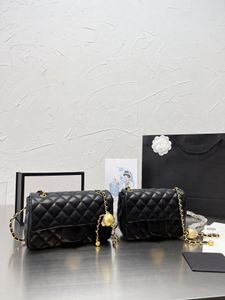 2022 أحدث أعلى العلامة التجارية المصممين الكلاسيكية حقائب الكتف حقائب جلد الغنم النسائي أزياء جلد طبيعي المرأة رفرف رسائل أسود سلسلة معدنية حقيبة crossbody