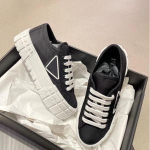 Kvinnor Casual Skor Low Tops Flat Sneakers Lug-Sole Platform Luxury Design Lace-up Kvinna Storlek EU35-40