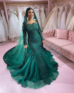 Novos vestidos de noiva de sereia verde de caçadores de ombro de mangas compridas apliques de renda de cristal Bling Court Train Formal Bridal Vestidos