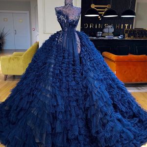 Chic Royal Blue Ball Suknia Prom Dresses Illusion Lostered Ruffles Sheer Neck Frezowanie Aplikacje Wieczór Quinceanera Suknie