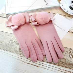 Wholesale-韓国のファッションの毛皮のボールの女性の冬のカシミヤグローブピンクの女の子グローブのメンテンのアクセサリー