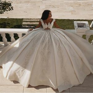 Luxury Muslim Ball Gown Wedding Dresses Modern Design Pärlor Lace Appliqued Plus Size Bridal Gowns Backless Vestidos de Novia