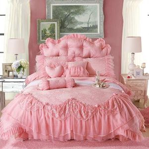 Koreanska rosa prinsessans sängkläder uppsättningar sängkläder 4/6 / 8pcs jacquard satin silke duvet cover ruffles spets sängkläder säng kjol bomull T200706