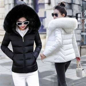 Модная черно-белая женская зимняя куртка размера плюс 6XL, пальто, женские парки, съемная теплая короткая верхняя одежда с большим меховым капюшоном 211223