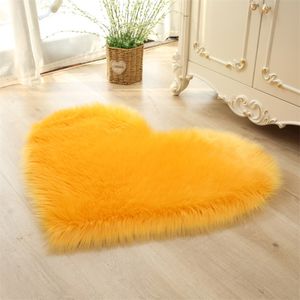 Dywan w salonie Duże dywaniki Pluszowe Serce Kształtowane Bedroom Nowoczesne Furry Floor Mata Decor 220301