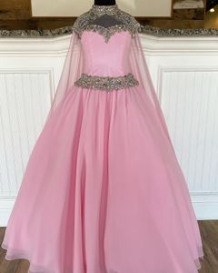 Rosafarbenes Chiffon-Festzugkleid für Teenager und Junioren 2022, Cape, Stehkragen, Bling-Kristalle, langes formelles Event-Partykleid für kleine Mädchen, Reißverschluss Rosie