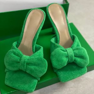 المصممة النسائية Slippers Bow 9cm High Heel Slippers Resort Style Fashion Fashion Sandals عالية الجودة مع صندوق الأحذية No339