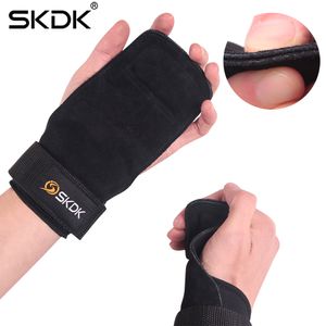 Gymhandskar Cowhide Vikt Lyfthandskar Gym Fitness Handgrepp Armbandswraps Support Crossfit Deadlifts Training Justerbar Padded Q0107