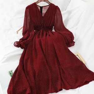 Neue Herbst V-ausschnitt Polka Dot Dünnes Chiffon-Kleid Taste Puff Hülse Hohe Taille Elegante Frauen Mid-kalb Kleid y0118