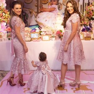 2021新しい母親と娘のほこりっぽいピンクのフルレースの女の子のページェントドレス王女の赤ちゃん女の子服子供たちの花の女の子のドレス誕生日ガウン