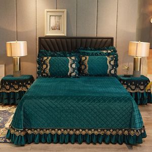 Europe Lace Crystal Velvet BedsPread Tjock Mjukt Qulited Bomull Bed omslag Lyx Double Queen Sheet med kudde Shams 3 st LJ201016