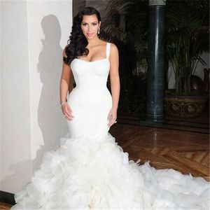 Lyx Kim Kardashian Bröllopsklänning Ruffled Organza Trumpet Kapell Långt tåg Brudklänningar Remsar Ärmlös Öppna Back Elfenben Brud Bröllopsklänningar