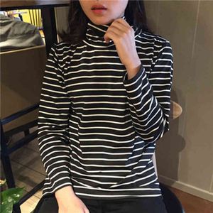 Tee Shirts Donne Primavera Nuovo Koreano Harajuku T-shirt a torreggiante a strisce per le donne Manica lunga T-shirt Casual Tops 2021 Nuovo G220228