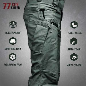 Pantaloni cargo tattici da uomo Outdoor impermeabili SWAT da combattimento pantaloni mimetici militari pantaloni multitasche casual pantaloni da lavoro maschili 220108