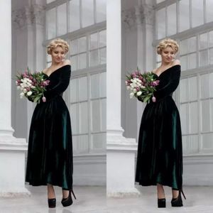 2022 New Dark Green Velvet Evengess Evening Dreast Off The Shoulmer Long Sleeves Cocktail Dress Sine Alkle Length Evening Wear Dresses Prom Party Gowns