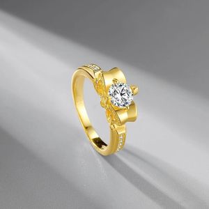 Melhores vendas S925 Prata Banhado Cor de Ouro Simulação Moissanite Domineering Rainha Crown Diamond Ring Requintado Jóias Lindo