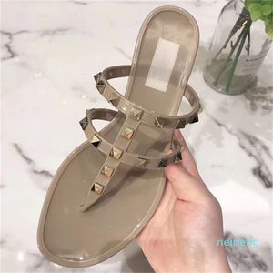 Nya sommar kvinnor flip flops tofflor platt sandaler båge rivet mode pvc kristall strand skor 35-40 202255