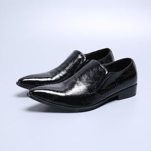 Modische britische Herren-Business-Schuhe aus echtem Leder in Übergröße, Slip-on-Schuhe aus Metall mit spitzer Zehenpartie und formelle Abendschuhe