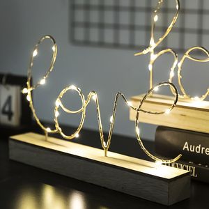 家の装飾的な置物の装飾品LEDランプライトラブララブレタリングリビングルームの寝室デスクトップデコレーションバレンタインの誕生日ギフトT200710