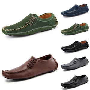 Men mais novo Homens sem marca Men Sapatos de ervilhas macias brancas pretas marrom marrom marrom externo de pedal de couro artesanal casual t￪nis casual