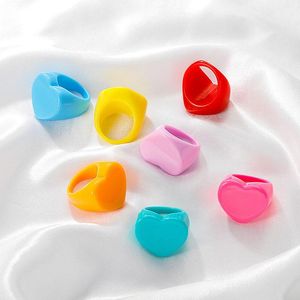 Cluster Rings Heart-shaped Plastic Ring Resin Red Yellow Pink Sweet Acrylic Finger Girls Women Party Korean Trend Jewelry Wholesale Custom