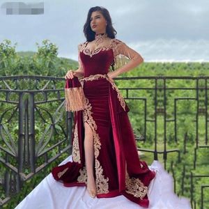 Luxury Arabic Mermaid Velvet Evening Klänningar med avtagbar tåg sida Split Applique Lace Prom Crows High Neck Tassel Algerian Outfit