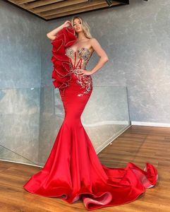 2022 Lyx African Bling Red Mermaid Prom Klänningar En Axel Illusion Silver Beaded Crystal Sweep Train Ruffles Formell Party Dress Evening Gown Wear