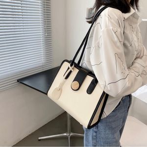 Förvaringspåsar Kvinnor Pu Bag Mode Solid Färg Dam Väskor Skulder Casual Travel School Student Shopping Office Lady Handväska