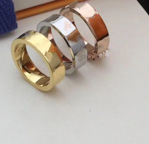 Vendite calde europee e americane di anelli coordinati in acciaio al titanio e oro rosa moda uomo e donna anelli abbinati gioielleria raffinata