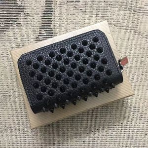 Mode Cowhide Men Kvinnor Plånböcker Högkvalitativ klassisk Daily Dragkedja Kort nit Röd Röd kant Wallet Trend Joker Leisure Credit Card Holder Real Leather Bags