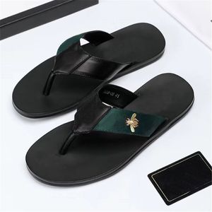 2021 Mode Svarta Mjuka Läder Sandaler Mules Bin Somrar Slide Halt Platt Kedja Sandaler Bred T-bar Casual Beach Slip Sandaler Med Box