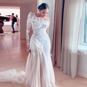 Retro Lace One Shoulder Mermaid Wedding Dresses Saudi Arabia Illusion Long Sleeve Tulle Sweep Train Bridal Gowns 2021 Spring
