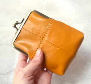 本革製ミニャレット牛赤女性メタルコインのデザイナーホルダーカードQOUIのために存在するヴィンテージ小さな財布