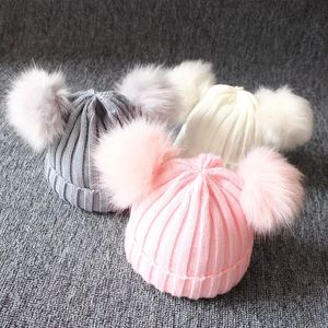 5 Stück Kinder Doppel-Pom-Pom-Mütze, Winter-Bommelmütze, gestricktes Kunstfell, abnehmbare Ballkappe, weiche Zopfmuster-Mütze mit Ohren für Damen