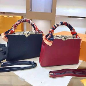 Lady Orijinal Inek Derisi Omuz Çantaları Kapuinler Çanta Yüksek Kalite Moda Kadınlar Crossbody Çanta ile Metal Logo Çok Yönlü Yılan Derisi Çanta