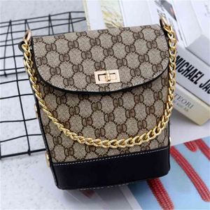 Purse Women's new spring and summer women's diagonal cross style printed bucket chain handle wind bag