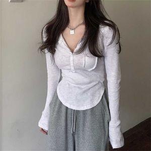 WOMENGAGA Sexy Knitted T Shirt Women's Summer Tops Thin Sunscreen V-neck Short Tight White Long Sleeve Top Tshirt N8DA 220207