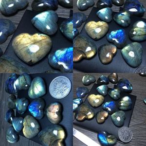 Naturalny Kryształ Błękitny Moonstone Love Serce Morskiego Wisiorek Semi Kamienie Kamienie Wisiorki Gorąca Sprzedaż z Różnym stylem 8 6mx2 J1