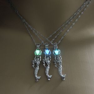 Fluoreszenzschmuck großhandel-Glühen Sie in der dunklen Meerjungfrau Halskette fluoreszierende Licht Meerjungfrau Anhängerkette für Frauen Modeschmuck Will und sandiges Geschenk