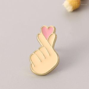 Pins, broscher Fashion Hand Heart Gesture Brosch Emalj Pin Sign Språk Lapel Pins Metal Badges Gåvor för kvinnor Män Vänner Broche1