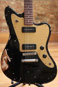 Alt de facto jm6 kalıntı siyah elektrikli gitar floyd rose tremolo köprüsü siyah p-90 pikaplar altın pickguard vintage tuner