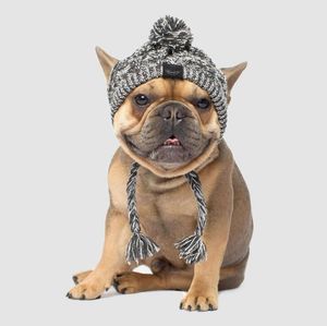 熱い新しいスタイルのペットヘッドギア秋と冬の毛皮のボールは暖かい防風ふわふわボール編み方法犬の戦い帽子GD939