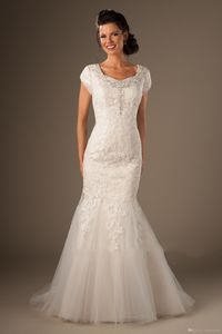 Abiti da sposa modesti a sirena con maniche ad aletta Scollo a cuore con perline Bottoni Indietro Champage Abiti da sposa vintage con maniche personalizzate