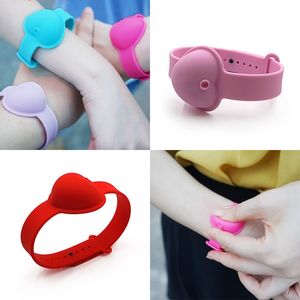 Amor Heart Hand Sanitizer Pulseira Silicone Líquido Sabonete Dispensador Pulseira Esprema Portátil Água Impermeável Crianças Braceletes Novo 1 6LC G2