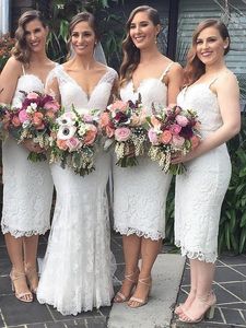 Vit Short Lace Bridesmaid Dresses Spaghetti Straps Vintage Te Längd Anpassad Made Plus Size Maid of Honor Gown for Garden Wedding