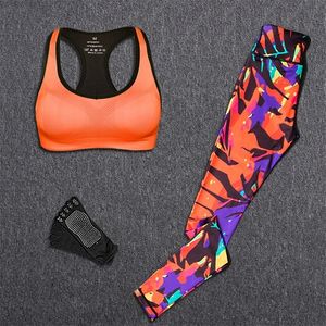 Yoga Set Tracksuit Sportswear Women Outdoor Running Workout Fitness Top Bra Sport Leggings Suit Lady Gym Clothes Free socks 220302