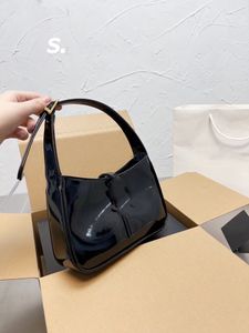 2022 shoulder bag for womenMessenger promotion Chest pack lady Tote chains handbags presbyopic purse bags vintage handbag foumas